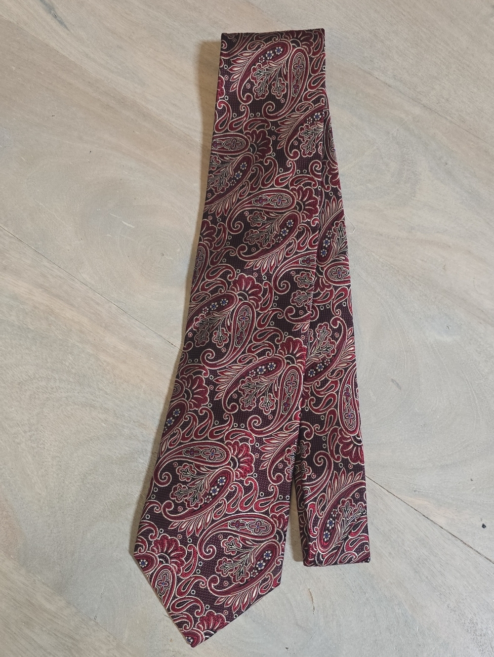 Jos. A. Bank 100% Silk Paisley Tie Burgundy Maroon Red Men's Regular